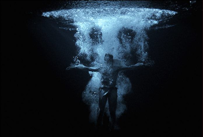 Bill Viola Ascension, 2000 Video/sound installation Color video projection on wall in dark room; stereo sound Projected image size: 2,49x3,50 m Room dimensions: 3,6x5,6x7,6 m 10:00 minutes Performer: Josh Coxx Photo: Kira Perov © Bill Viola Studio