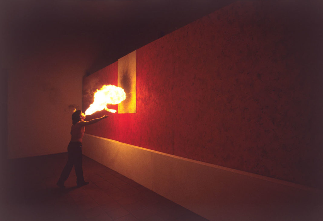 On Fire - Pier Paolo Calzolari, Senza titolo 1980 (Mangiafuoco), 1980-86 ©Giorgio Colombo, Milano.