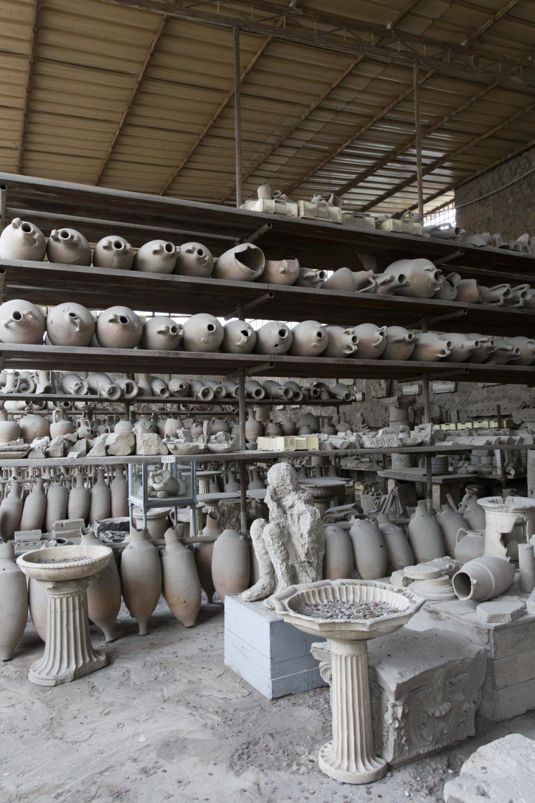 Archivi e Depositi del Parco Archeologico di Pompei © Giovanna Silva, Humboldt Books. Courtesy l’Artista