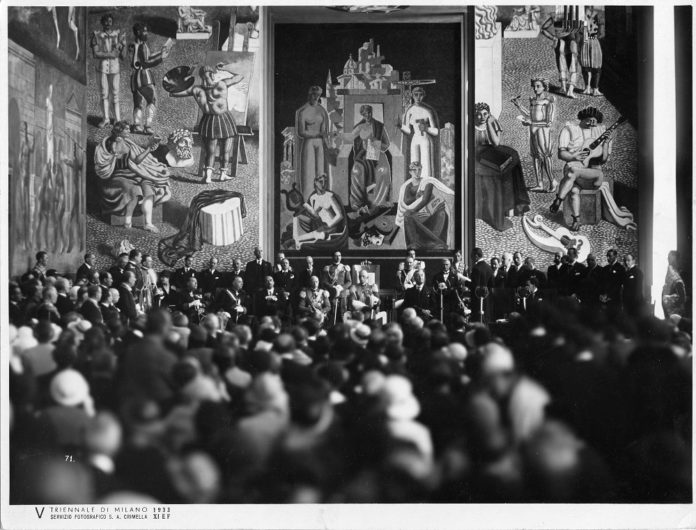 Cerimonia di inaugurazione della V Triennale, nel Salone d’Onore. Tra gli ospiti, il re d’Italia Vittorio Emanuele III di Savoia (1933). Foto Crimella, Courtesy © Triennale Milano - Archivi