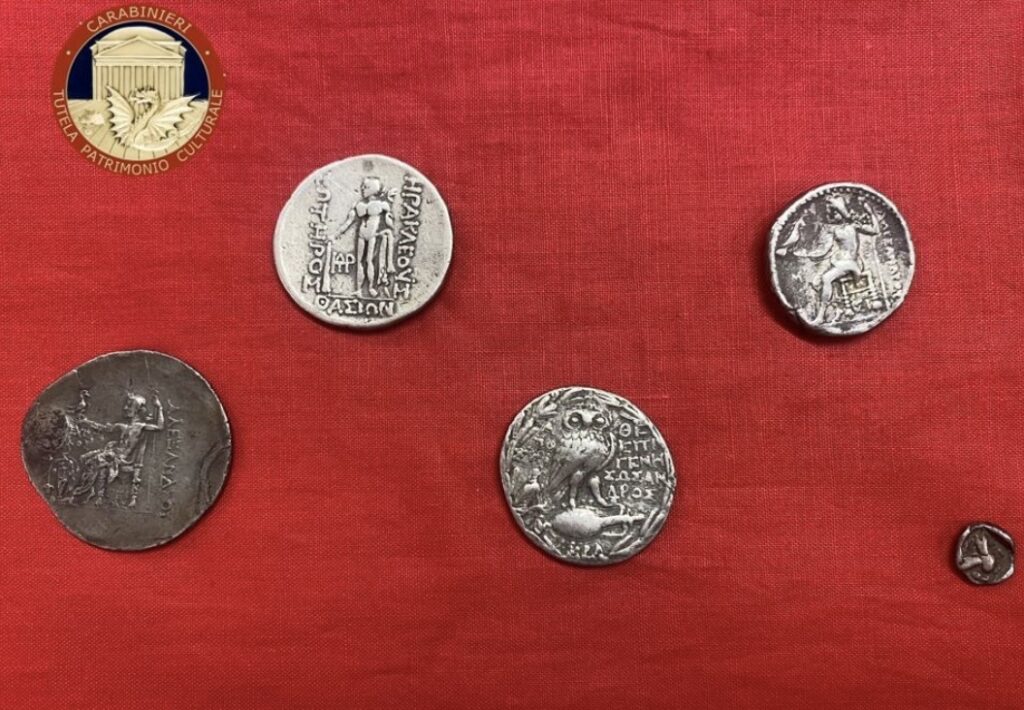 I Carabinieri TPC restituiscono 5 monete antiche alla Grecia