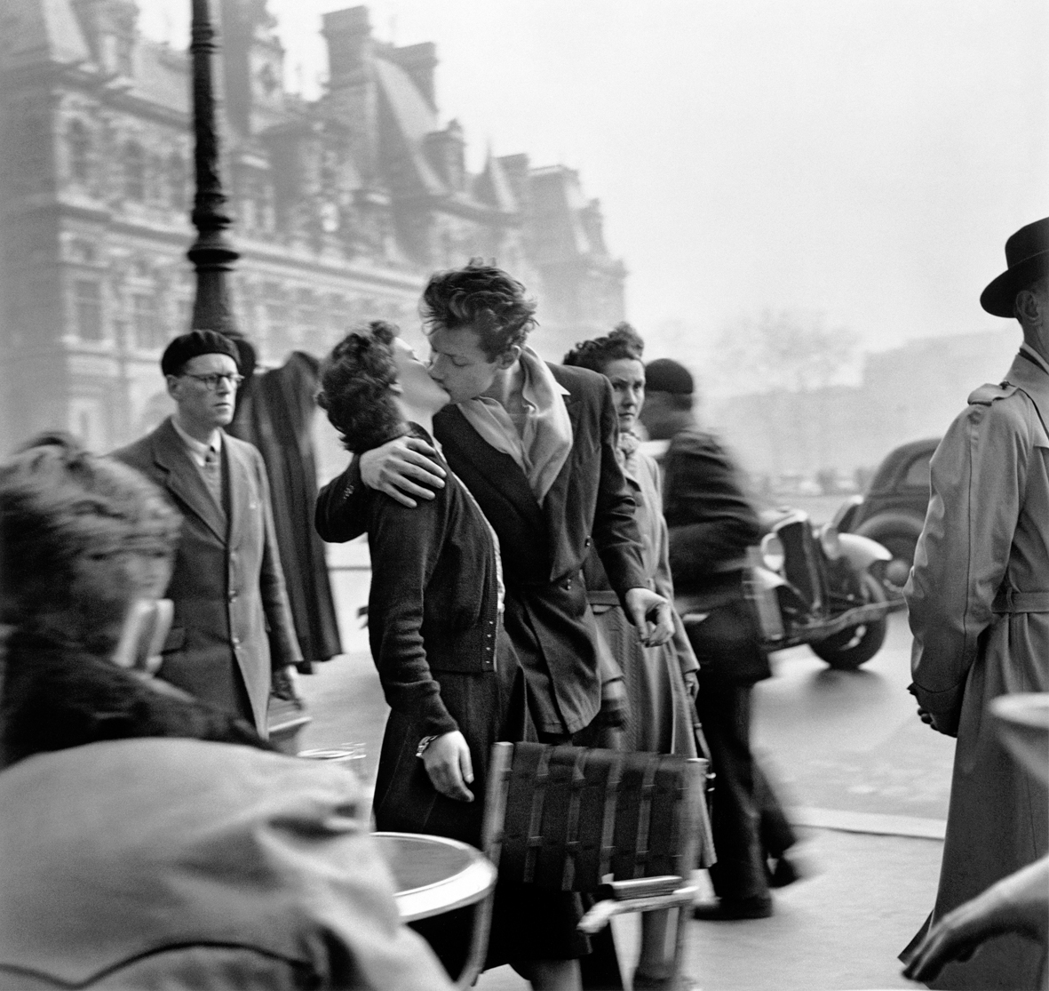 Robert Doisneau, Le baiser de l’Hôtel de Ville, Paris 1950 © Robert Doisneau