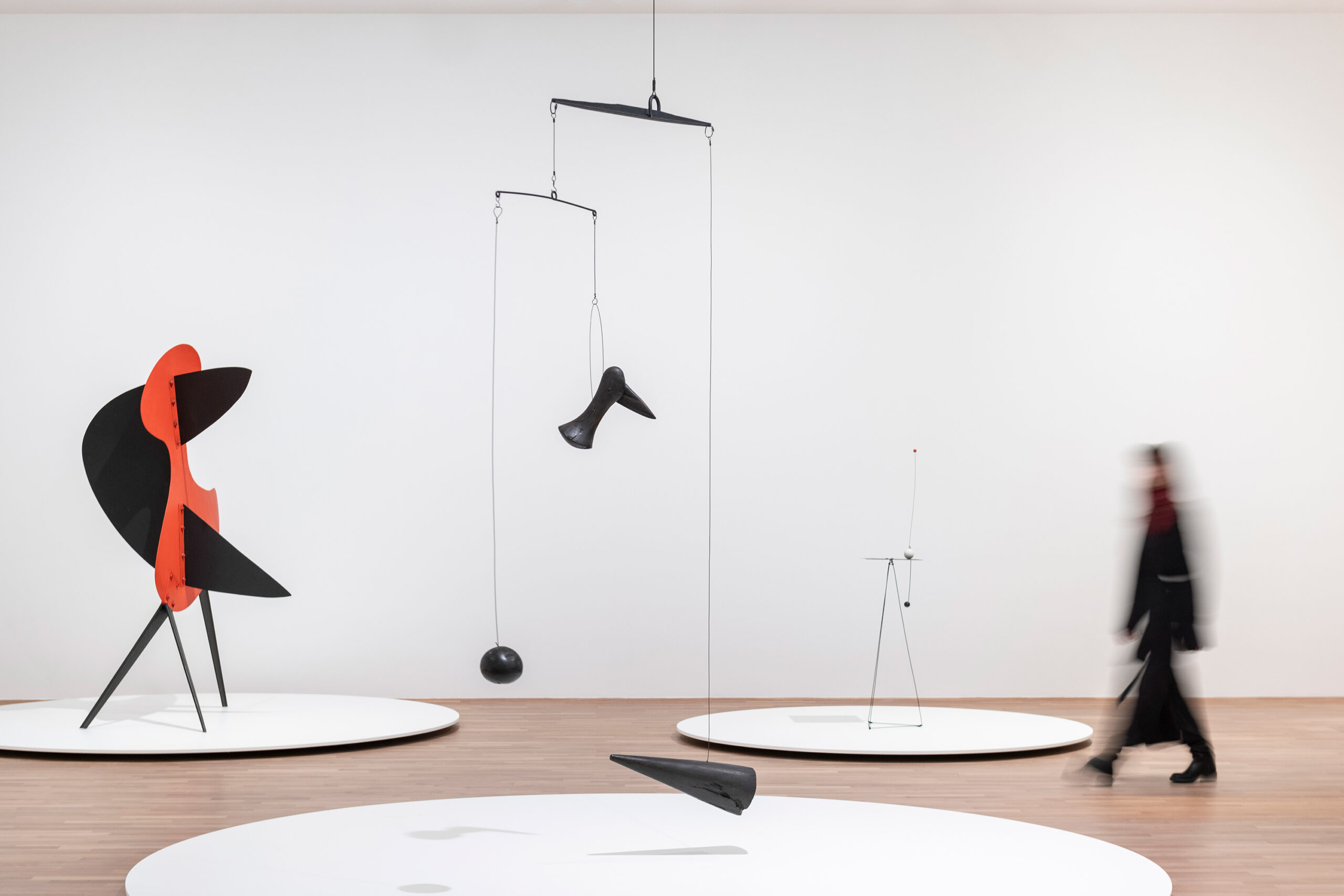 Veduta dell’allestimento “Calder. Sculpting Time,” MASI Lugano, Svizzera.Foto Luca Meneghel © 2024 Calder Foundation, New York / Artists Rights Society (ARS), New York