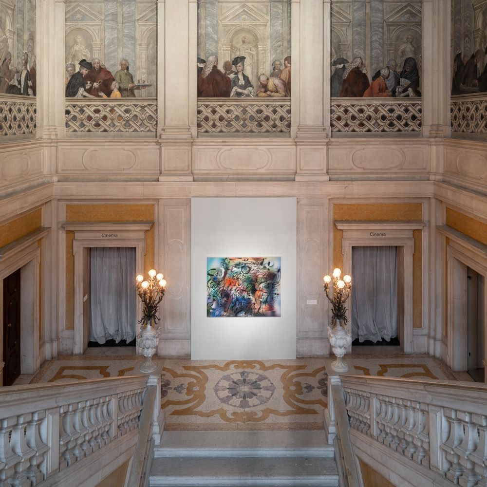 Julie Mehretu​, Among the Multitude XIII, ​2021-2022​, Private Collection.Installation view, “Julie Mehretu. Ensemble”, 2024, Palazzo Grassi, Venezia. Ph. Marco Cappelletti © Palazzo Grassi, Pinault Collection