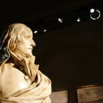 Charles Louis Corbet, Busto di Napoleone Bonaparte, esposto al Salon di Parigi nel 1798, marmo Ritrae il generale a 29 anni. Se ne conoscono altri 4 esemplari nei musei di Lille, Nizza, Versailles e della Malmaison – Museo Generale Bonaparte Castello di Mombasiglio (CN)