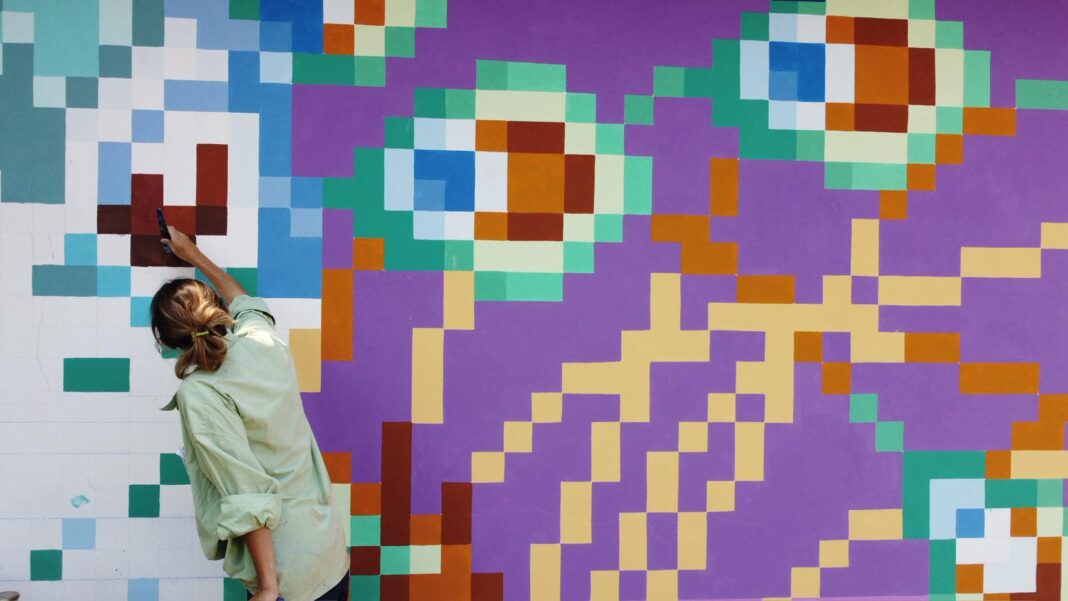 CryptoMaDonne - Murales Pavone Case Nuove